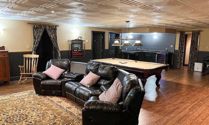 Central Huron Cottage | Woodland Retreat *King Bed* Private Lake Access