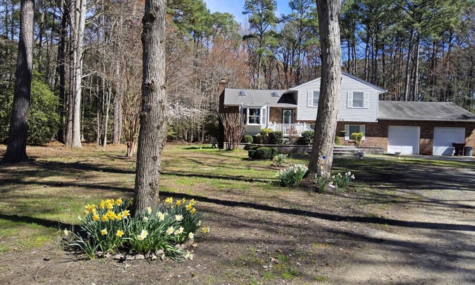 Stevensville House | Woodland Retreat on Kent Island: 5 beds, 5 miles from Bay Bridge, on 5 acres.