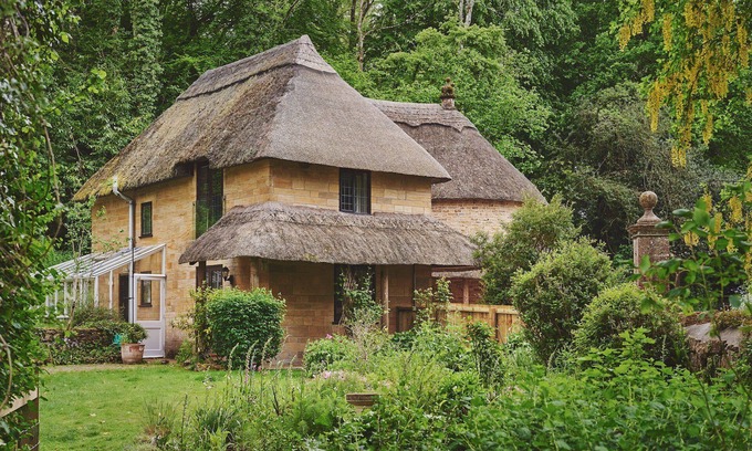 Sherborne Cottage | Woodland Round House - Luxury Cottages