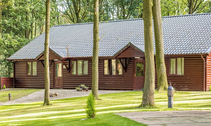 Overton-on-dee Ski Chalet | Woodland Rowan Lodge