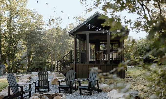 Gatlinburg - Pigeon Forge House | Woodland Tiny Home | Oak Cabin