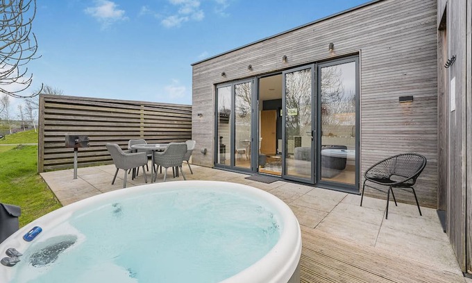 Lewes Ski Chalet | Woodland View Retreat