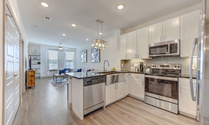 Conroe Apartment | Woodlands/Conroe Luxury Apartment near hospitals, Exxon, HP, and mall