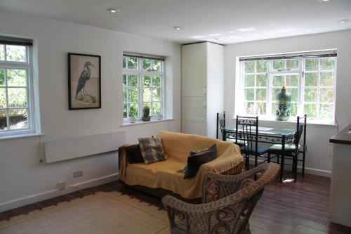 Gerrards Cross House | Woodlands Cozy Cottage in Gerrards Cross Sleeps 2