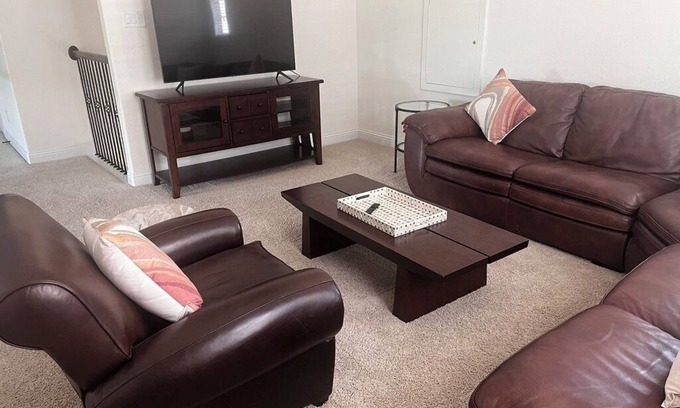 Tomball House | Woodlands House. 8 People, Restaurants, Movie Theater, HEB, Parks and Walkways.