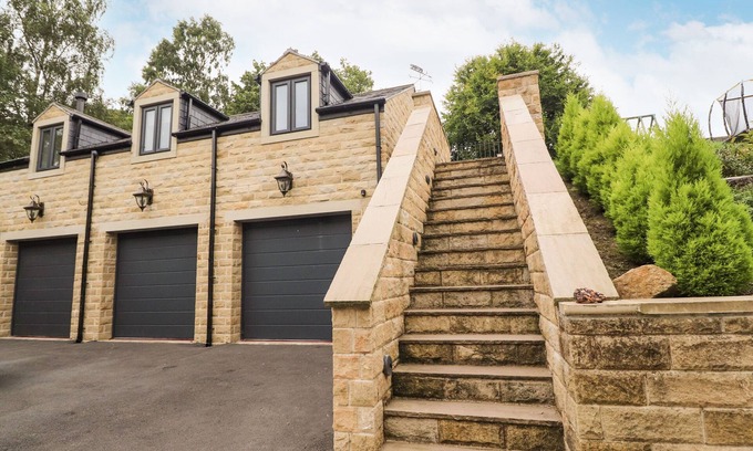 Sutton-in-Craven Cottage | WOODLANDS, pet friendly, with open fire in Cononley