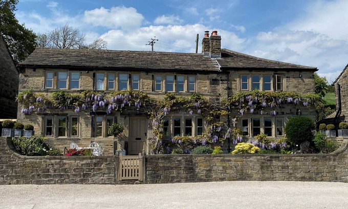 Almondbury Cottage | WOODLEA COTTAGE, pet friendly, luxury holiday cottage in Almondbury