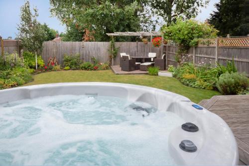 Acomb House | Woodlea House with Hot tub with Free Parking