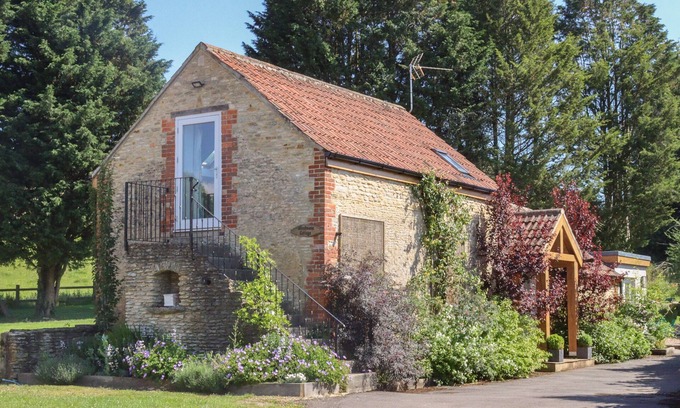 Chippenham Cottage | WOODMANS COTTAGE @ NABLES FARM, with open fire in Upper Seagry