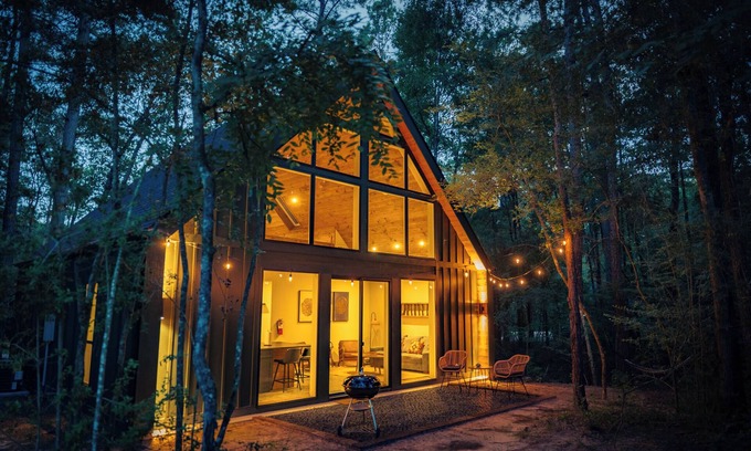 Conroe Cabin | Woodpecker, Cozy Cabin at Sam Houston National Forest (Woodpecker)