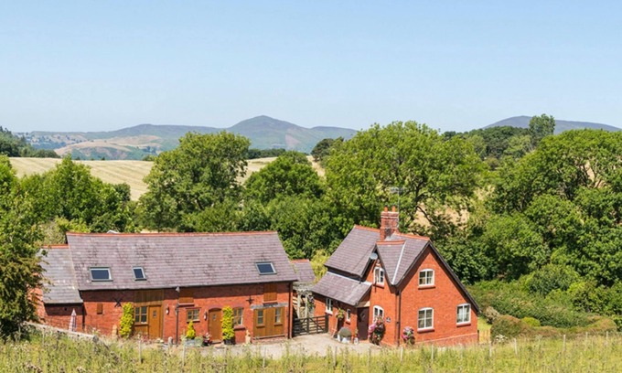 Llangollen House | Woodpecker Cottage by Interhome
