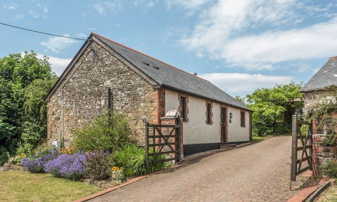 Holsworthy Cottage | WOODPECKER COTTAGE, pet friendly, with open fire in Bradworthy