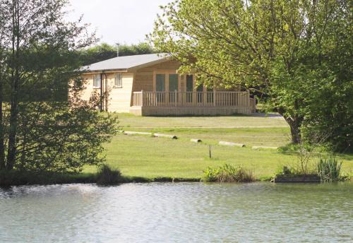 Gumley House | Woodpecker Lodge - Brook Meadow - sleeps 4 plus 2 - no pets