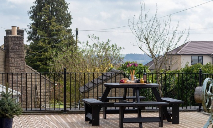 Holestone Moor House | Woodpecker - Matlock