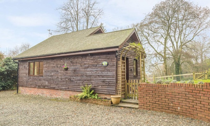 Church Stretton Cottage | WOODPECKERS COTTAGE, romantic, with open fire in Church Stretton