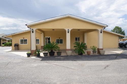 Miami Hotel | Woodridge Inn and Suites