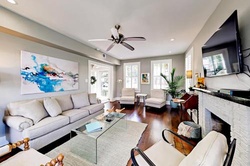 Galveston House | Woodrow Manor