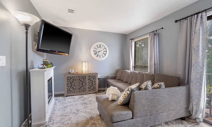 Table Rock Condo | Woods Golf Getaway: Escape for 2