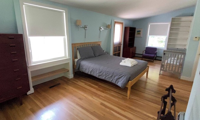 Woods Hole House | Woods Hole Beach Hideaway - Private Beach Access
