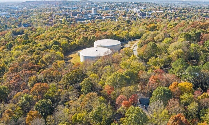 Fayetteville House | Woods on Sequoyah - 1 mile to DT Fayetteville