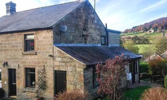 Tansley Cottage | WOODS VIEW COTTAGE, pet friendly, with open fire in Tansley