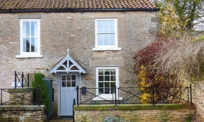 Potter Brompton Cottage | WOODSIDE COTTAGE, pet friendly, with open fire in Brompton-By-Sawdon