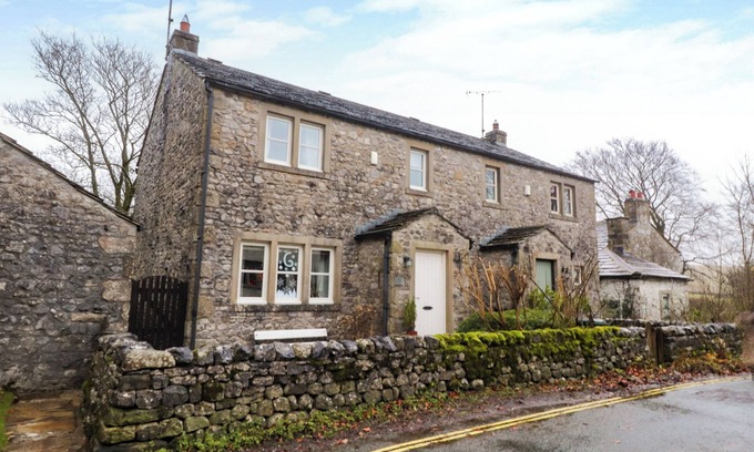 Malham Cottage | WOODSIDE COTTAGE, pet friendly, luxury holiday cottage in Malham