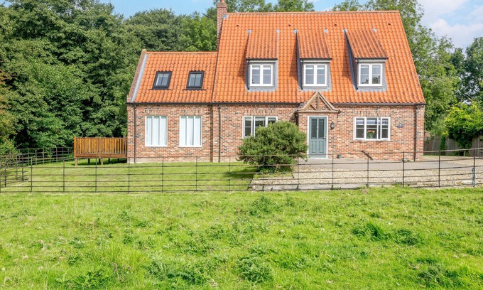 Aldborough House | Woodside - Five Bedroom House, Sleeps 10