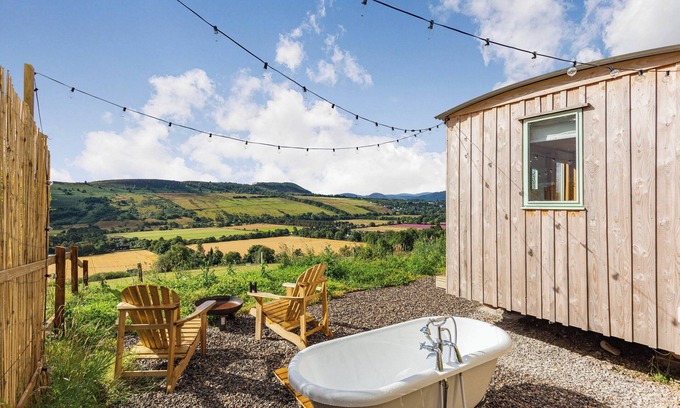 Heights of Achterneed Cottage | Woodside Hut 3 - UK36107
