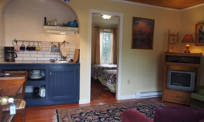 Agassiz Apartment | Woodside Inn/Country Retreat 4 on beautiful Mount Woodside