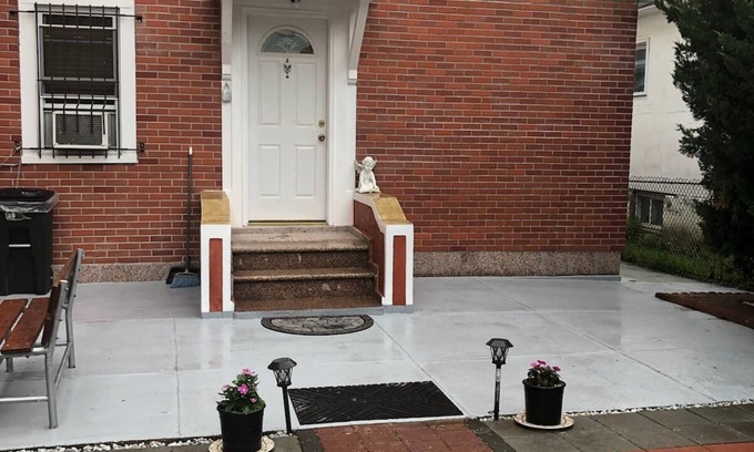 Queens House | Woodside, Queens, Spacious 2 Bdrm 1 Bath Home, Easy Access To Manhattan