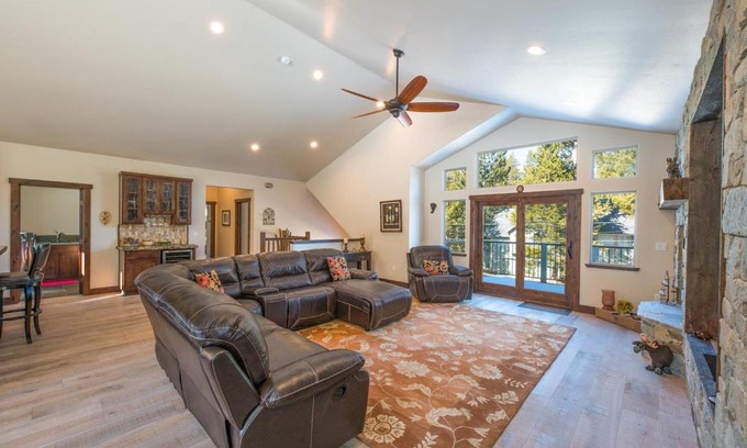 South Lake Tahoe House | Woodsong Meadows