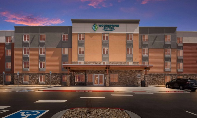 Colorado Springs Hotel | WoodSpring Suites Colorado Springs North - Air Force Academy