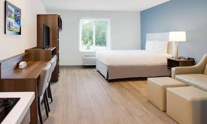 Daytona Beach Hotel | WoodSpring Suites Daytona Beach Int'l Speedway