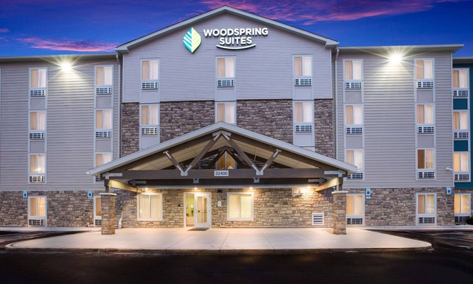 Madison Heights Hotel | WoodSpring Suites Detroit Madison Heights