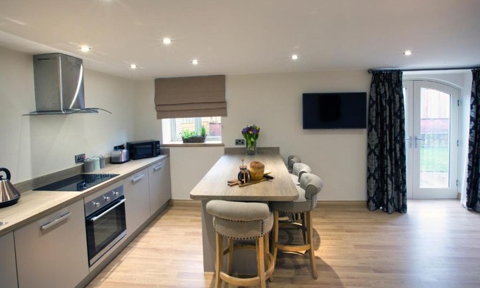 Astbury House | Woodspurge Cottage, Drift House Holiday Cottages