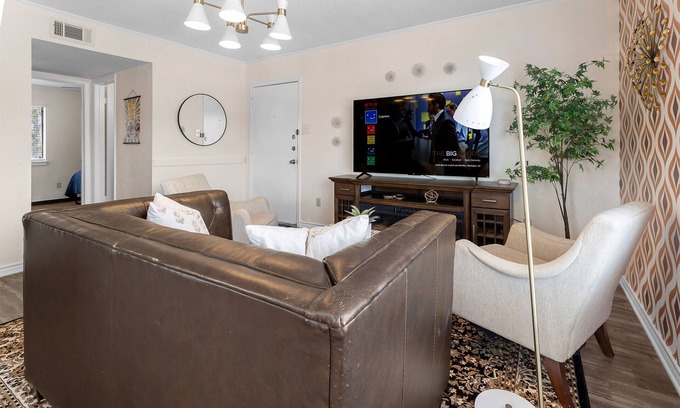College Station Apartment | Woodstock:2nd Floor, walk to A&M