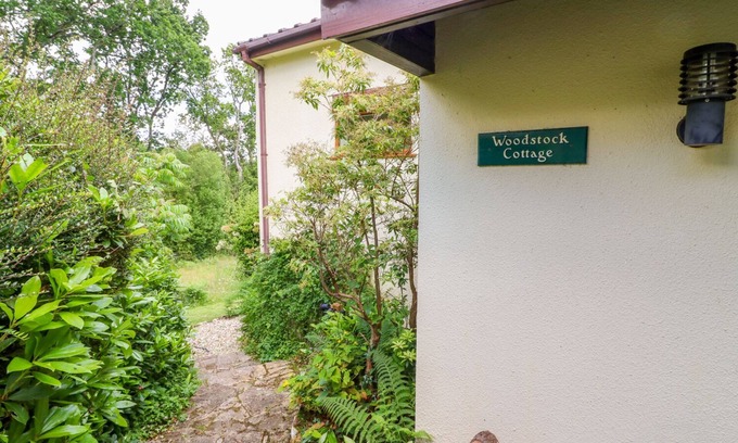 Axminster Cottage | WOODSTOCK COTTAGE, pet friendly, with open fire in Chardstock, Devon