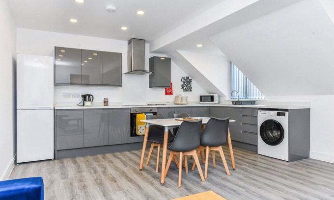 Hucknall Apartment | Woodstock House Flat 9 - Your Hucknall Home: 2BR Apartment