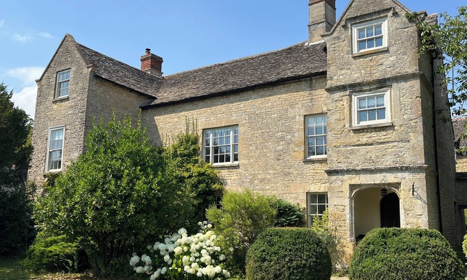 Woodstock House | Woodstock Manor - Grade II listed manor next to Blenheim Palace