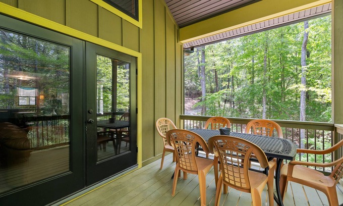 Horse Shoe Ski Chalet | Woodstock Manor