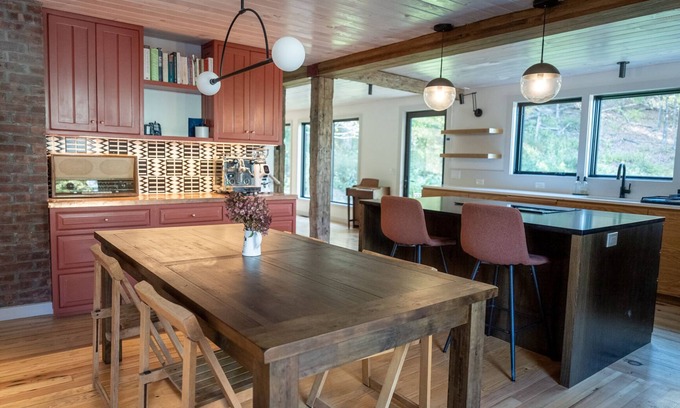 Glenford House | Woodstock Mountaintop Country Compound w. Pool & Sauna on 10 Acres