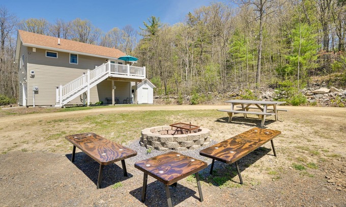 Calvin Apartment | Woodsy Family Retreat 11 Mi to Raystown Lake!