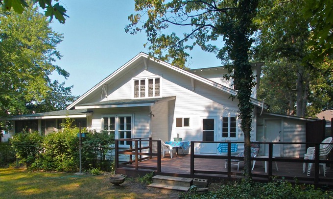 Grand Beach House | Woodsy Relaxing Escape