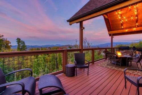 Chalet Village North House | Woodsy Retreat with Fire Pit and Resort Amenities