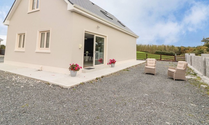Cooraclare Apartment | WOODVIEW APARTMENT, family friendly in Cooraclare, County Clare