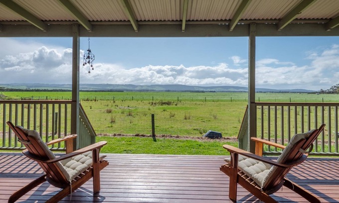 Port Welshpool House | Woodview Cottage Farm stay - Fabulous Port Welshpool country escape