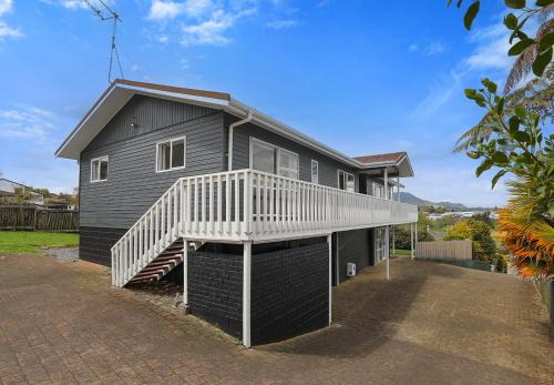 Taupo House | Woodward House Taupo