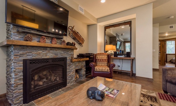 Woodwinds House | Woodwinds 1323 Pet-Friendly, On Sierra Star Golf Course, Garage and Jacuzzi, Luxury Home by RedAwning