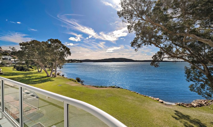 Soldiers Point Apartment | Woody's Place (Water Front)
